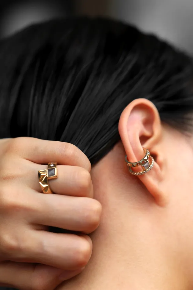 Earrings RIEFE Rugged Luxe Ear CuffYG Gray Moon Stone