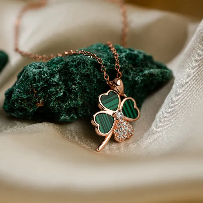 Ethereal Malachite Clover Necklace Hoseiki Jewelry Necklaces