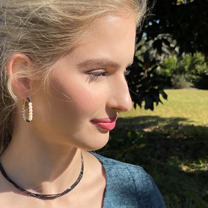 Q Evon Earrings Spinel and Pearl Simple Hoop Earrings