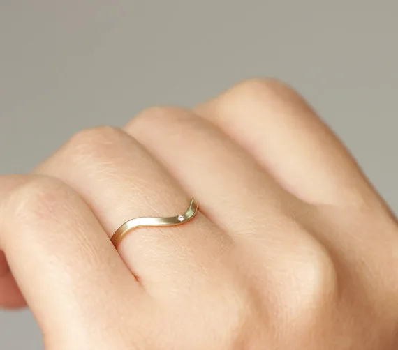 Single Diamond Curved Wedding Ring artemer Rings