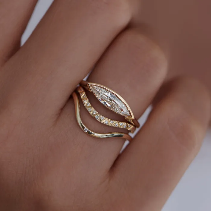 Single Diamond Curved Wedding Ring artemer Rings