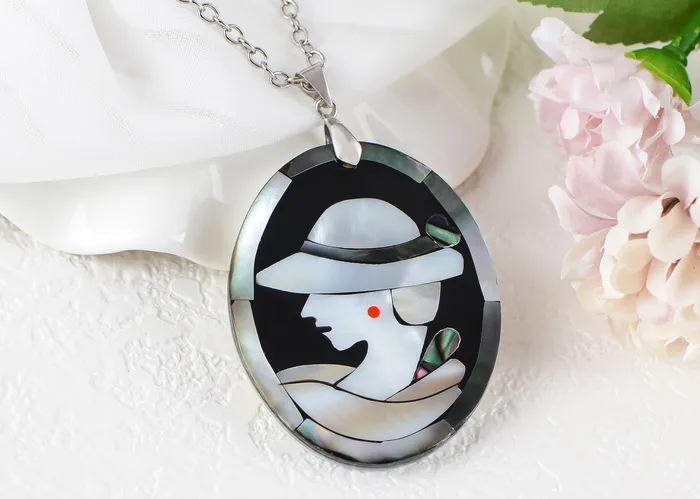 ALILANGCOM Alilang Silvery Tone Abalone Shell Elegant Lady Frame Pendant Necklace Christmas Valentines Day Jewelry Gifts Necklaces ALILANGCOM Alilang Silvery Tone Abalone Shell Elegant Lady Frame Pendant Necklace Christmas Valentines Day Jewelry Gifts Necklaces