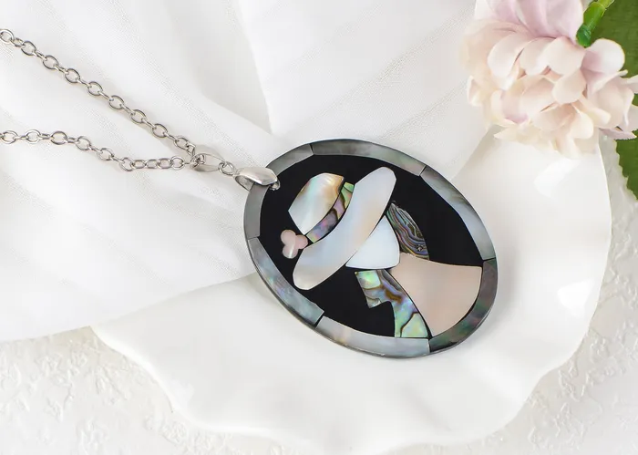ALILANGCOM Alilang Silvery Tone Abalone Shell Elegant Lady Frame Pendant Necklace Christmas Valentines Day Jewelry Gifts Necklaces ALILANGCOM Alilang Silvery Tone Abalone Shell Elegant Lady Frame Pendant Necklace Christmas Valentines Day Jewelry Gifts Necklaces