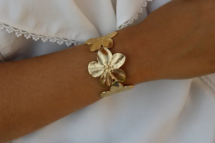 Bracelets Flora Bracelet jonc grosses fleurs en acier inoxydable Unique Jewelry Paris
